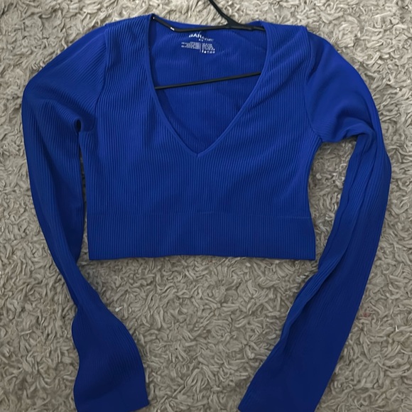 Royal blue Garage v neck long sleeve crop top. - Picture 1 of 2